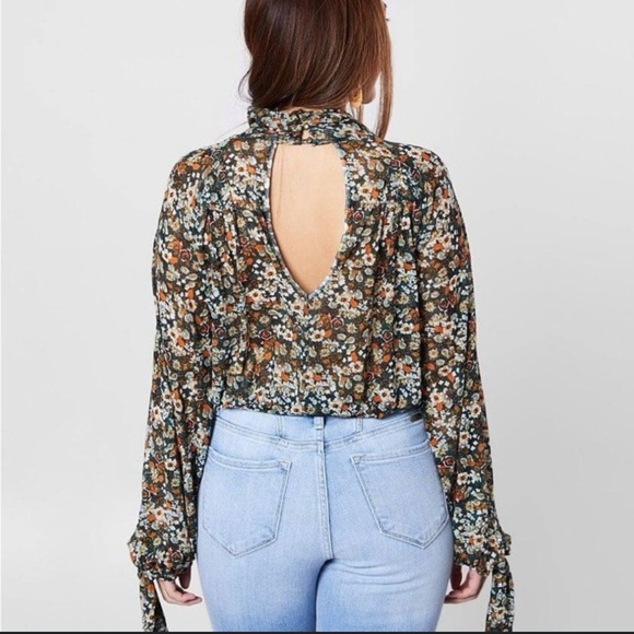 Free People All Dolled up Floral Green Cropped Blouse Long Sleeve Top Size S - Picture 2 of 15